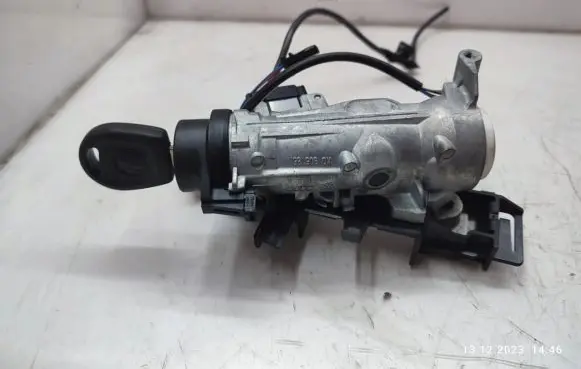 Volkswagen Golf VII Ignition lock 1K0953527D