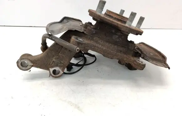 Toyota RAV 4 (XA40) Front wheel hub spindle knuckle