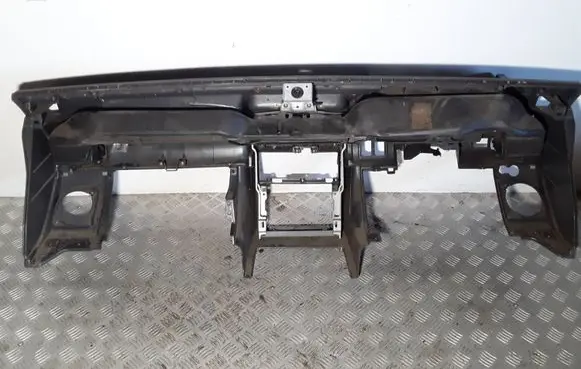 Mitsubishi Pajero Dashboard