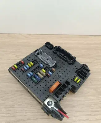 Volvo XC70 Fuse module 30728512 06W093 28017881