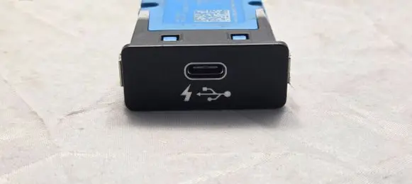 BMW 3 G20 G21 USB socket connector 8711939 19183010