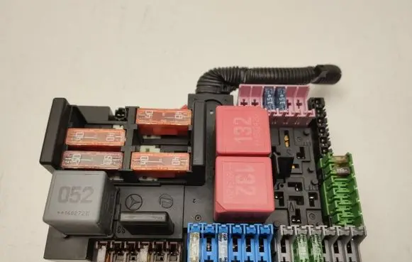 Mercedes-Benz E W213 Fuse module A2139068701