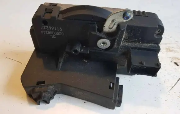 Opel Vivaro Front door lock 91166227