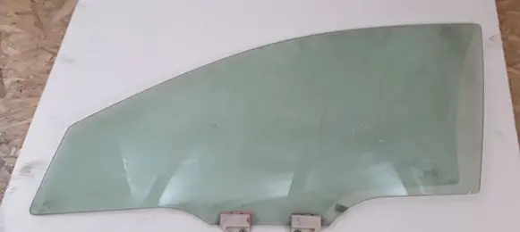 Honda Accord Front door window glass four-door E643R00035