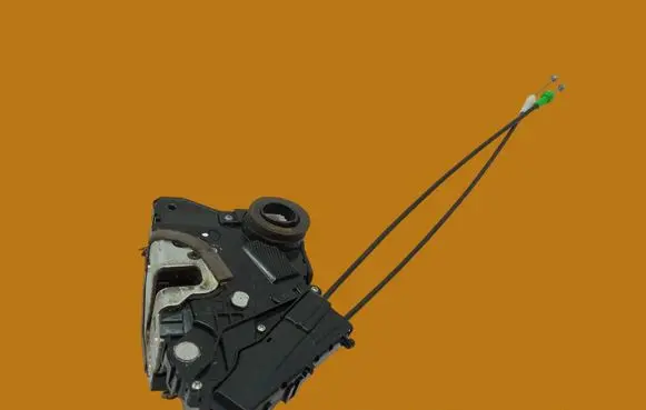 Toyota Yaris Front door lock 