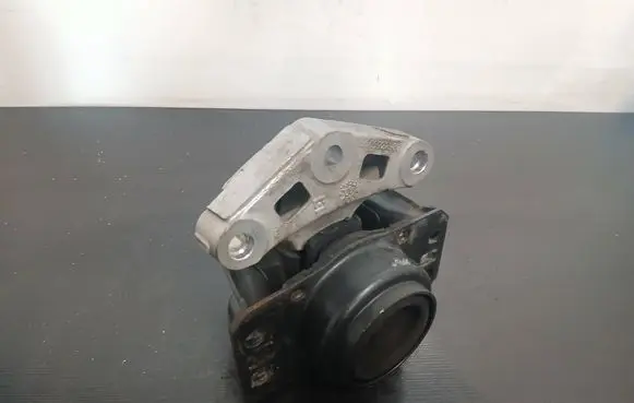 Peugeot 308 Engine mount bracket 9636270080 9636845880 9636583980