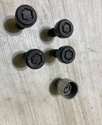 BMW X2 F39 Anti-theft wheel nuts and lock 