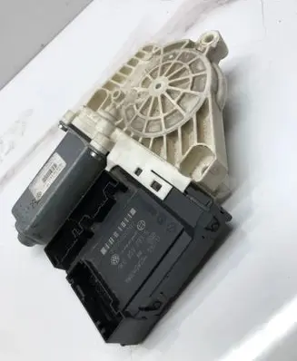 Volkswagen PASSAT B6 Front door window regulator motor 1K0959701K 981676111 981240104