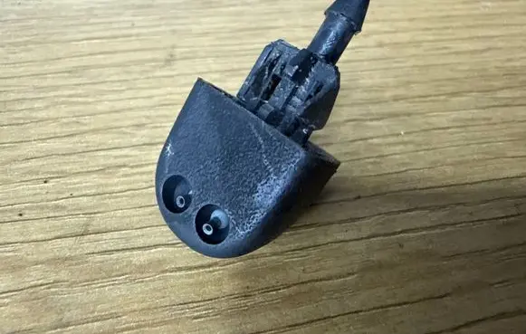 Opel Vivaro Windshield washer spray nozzle