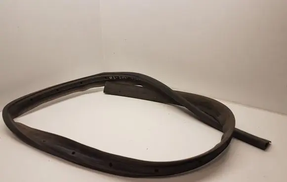 Audi Q3 8U Front door rubber seal 8U0839119