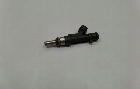 Audi A6 S6 C6 4F Fuel injector 06E133551