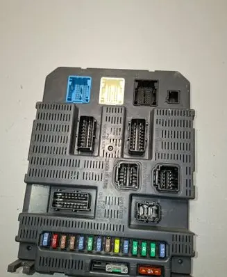 Peugeot 308 Fuse module 9663798480 BSI2004P0800