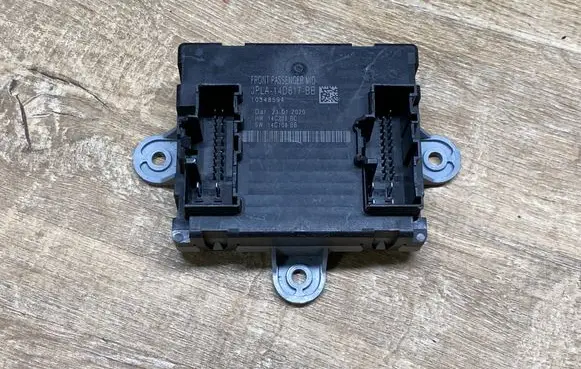 Land Rover Discovery Sport Door control unit/module JPLA14D617BB 10348594