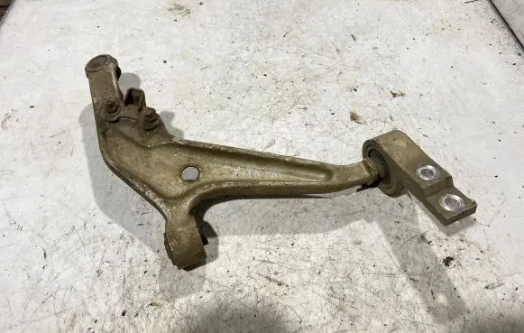 Nissan X-Trail T30 Front lower control arm/wishbone