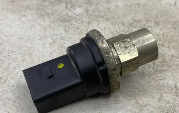 Audi A3 S3 8L Air conditioning (A/C) pressure sensor 1J0959126