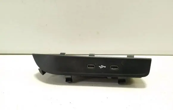 Skoda Kamiq USB socket connector 657035736 656035727