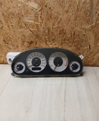 Chrysler Voyager Speedometer (instrument cluster) R825AH P04685825AH