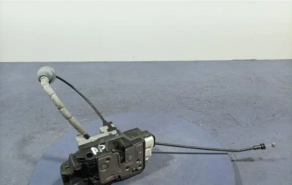 Volvo XC90 Front door lock 31349891