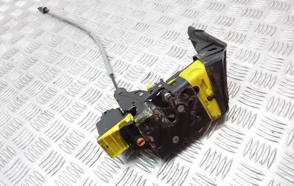 Volvo XC90 Front door lock 30634624