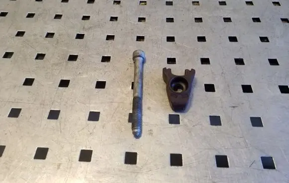 Jaguar XF X250 Fuel Injector clamp holder