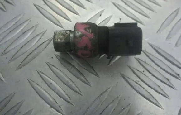 Volvo V50 Air conditioning (A/C) pressure sensor 