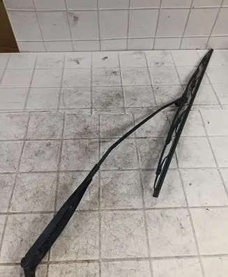 Mercedes-Benz Vaneo W414 Front wiper blade arm