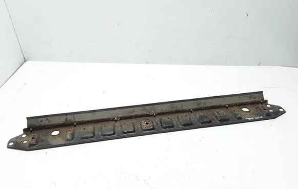 Radiator mount bracket