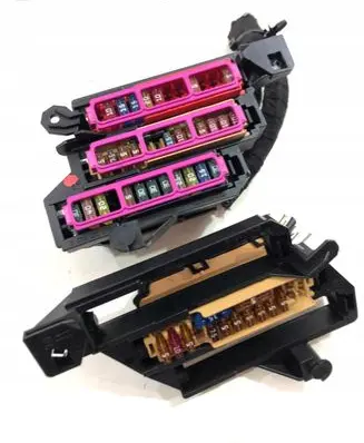 Audi A1 Relay mounting block 4H0941824A |0000000000000