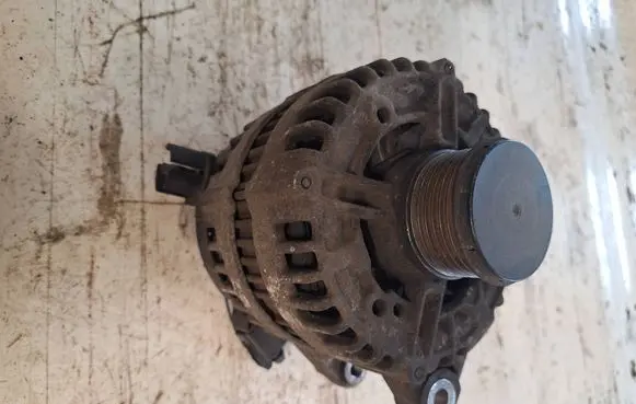 Land Rover Freelander 2 - LR2 Generator/alternator 6G9N10300YC 881180 0121715024
