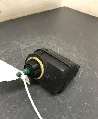 Renault Scenic I Headlight level adjustment motor P77000840141