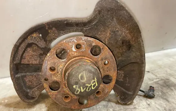 Mercedes-Benz C W203 Front wheel hub 20901