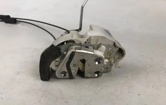 Subaru Legacy Front door lock