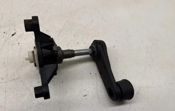Audi A4 S4 B7 8E 8H Front door window winding handle 8Z0837581B