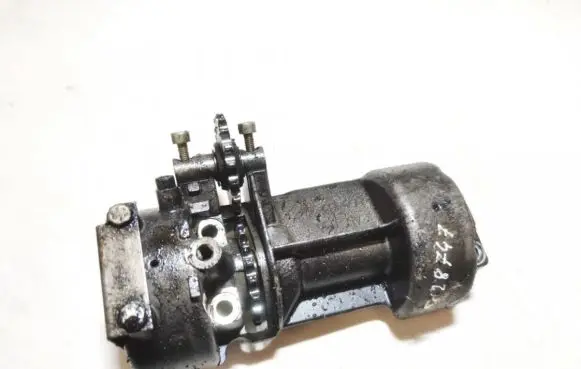Audi A4 S4 B5 8D Oil pump 059103337B