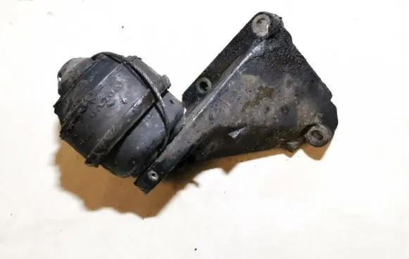 Volvo S70 V70 V70 XC Engine mount bracket 9492801