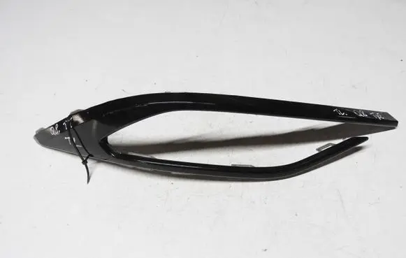 Rear bumper trim bar molding