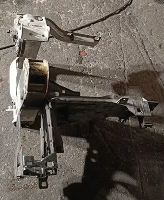 Headlight/headlamp mounting bracket