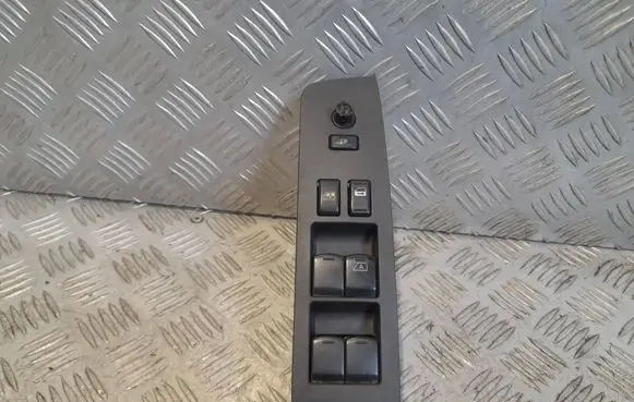 Nissan X-Trail T30 Electric window control switch