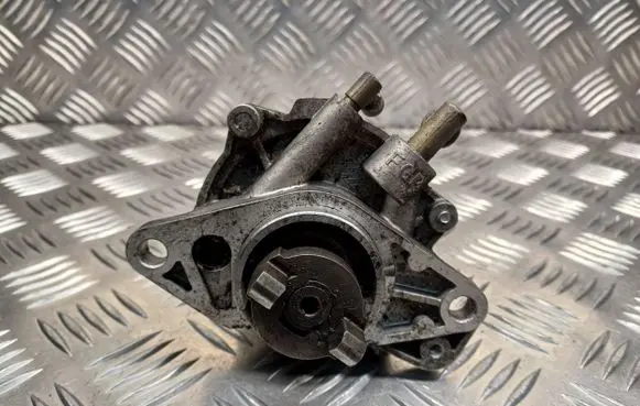 Opel Astra H Vacuum pump 55193232