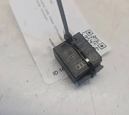 Audi Q7 4L Other relay 8Z0951253