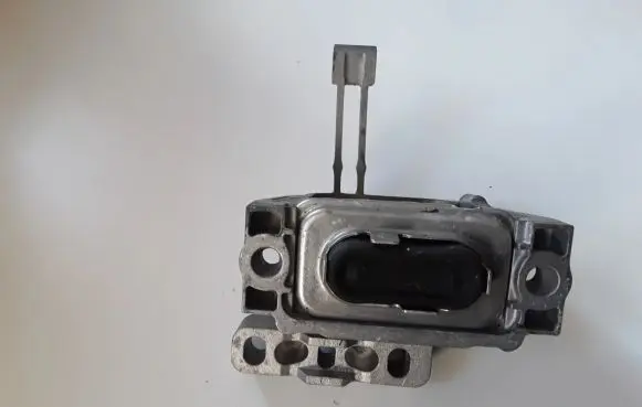 Engine mount bracket