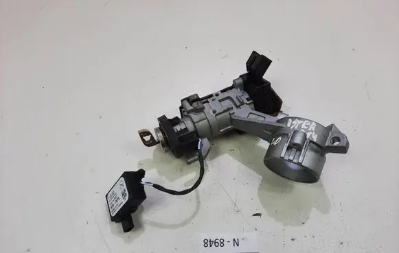 Opel Astra J Ignition lock 20939745
