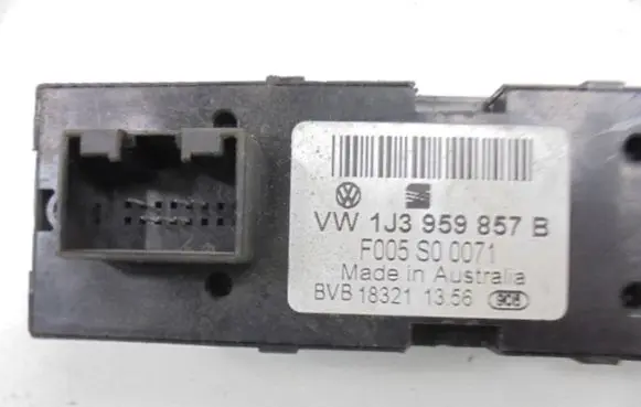 Volkswagen Golf IV Electric window control switch 1J3959857B