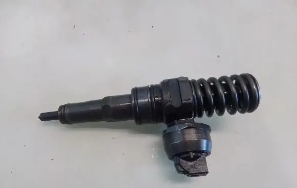 Audi A4 S4 B7 8E 8H Fuel injector 038130073AR