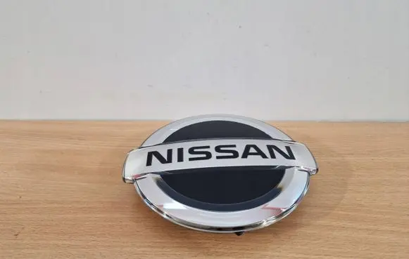 Nissan Qashqai Manufacturer badge logo/emblem 628906UA01 00005832