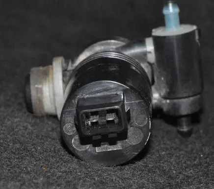 Land Rover Freelander 2 - LR2 Windscreen/windshield washer pump 30099090930B510639