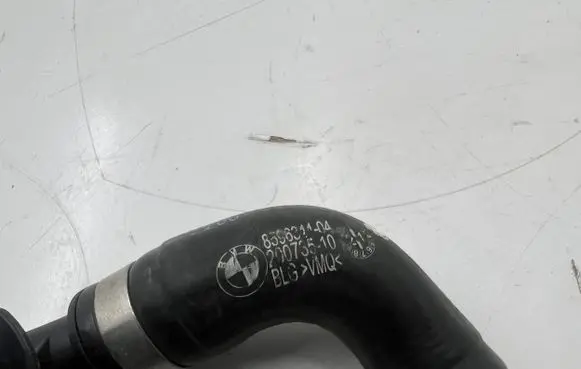 BMW 5 G30 G31 Engine coolant pipe/hose 8596344