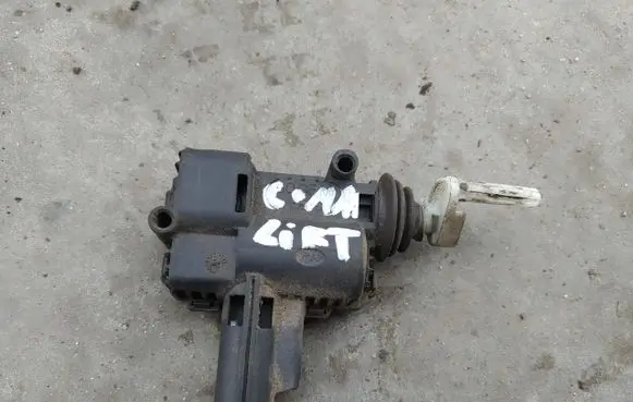 Ford Focus C-MAX Fuel tank cap lock 