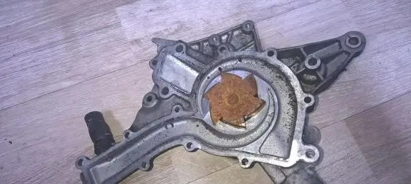 Mercedes-Benz C W202 Water pump a1122020110 a1122010501