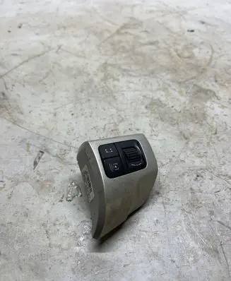Opel Astra H Steering wheel buttons/switches 440758813